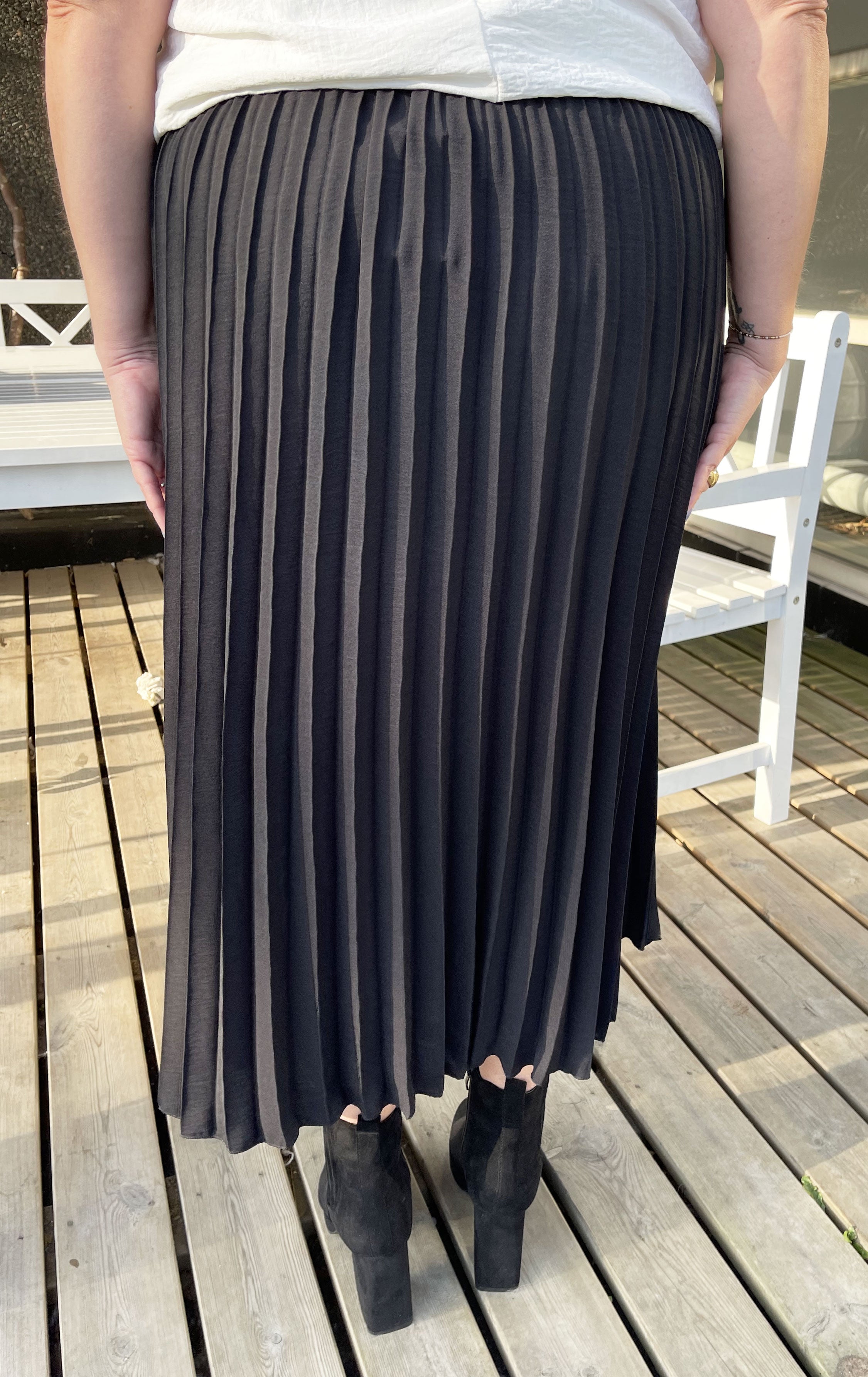 Mirjana - Lang plisseret plus size nederdel